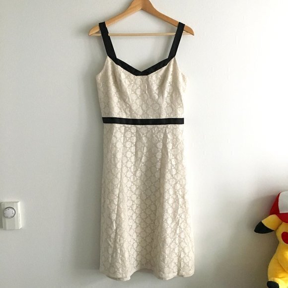 Ann taylor LOFT Sheath Eyelet‎ Dress Lined Ivory Eyelet Womens Size 6 Midi - Picture 1 of 7